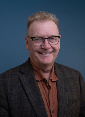 A headshot of Dave Wells