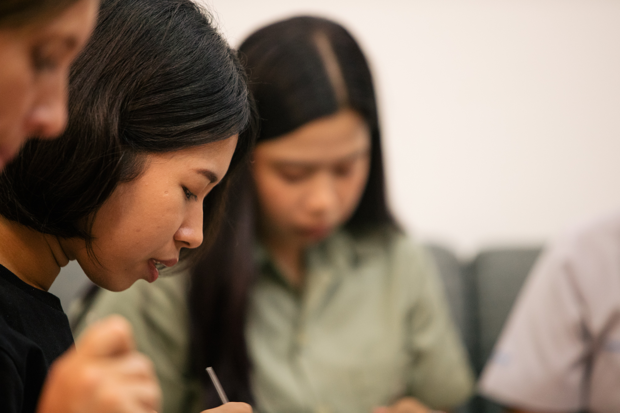 Photo of two girls studying by Imagine Thailand.