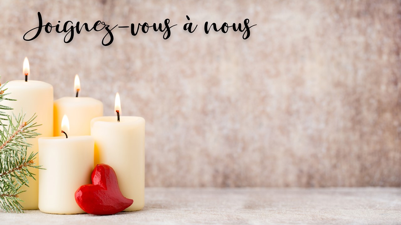 Stock photo of Christmas candles with the words "joignez vous à nous" displayed